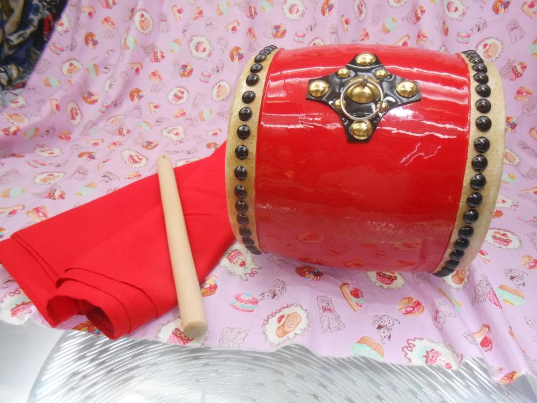 新品未使用(送料無料)14. 小太鼓18cm赤いサージ/モス布撥付き