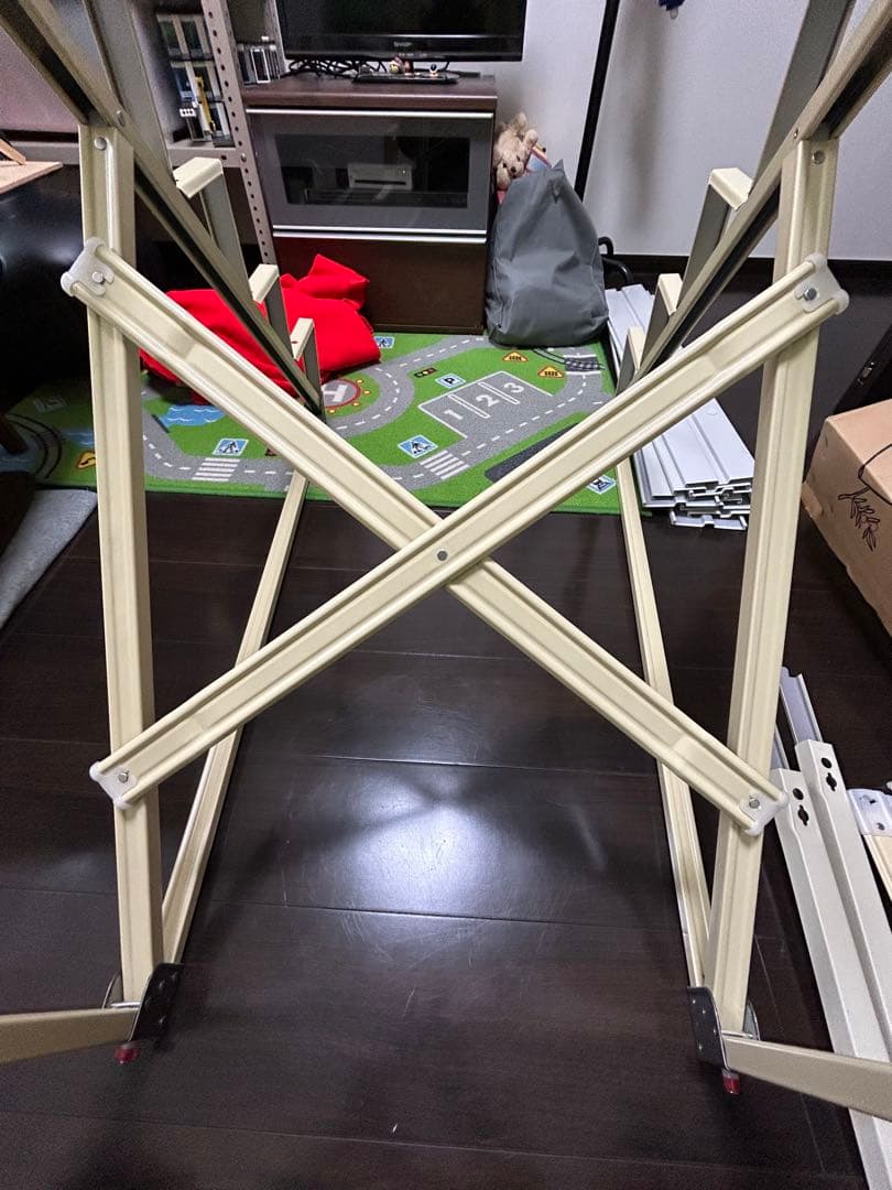 ひな壇 ホワイト 赤い刺繍布付き