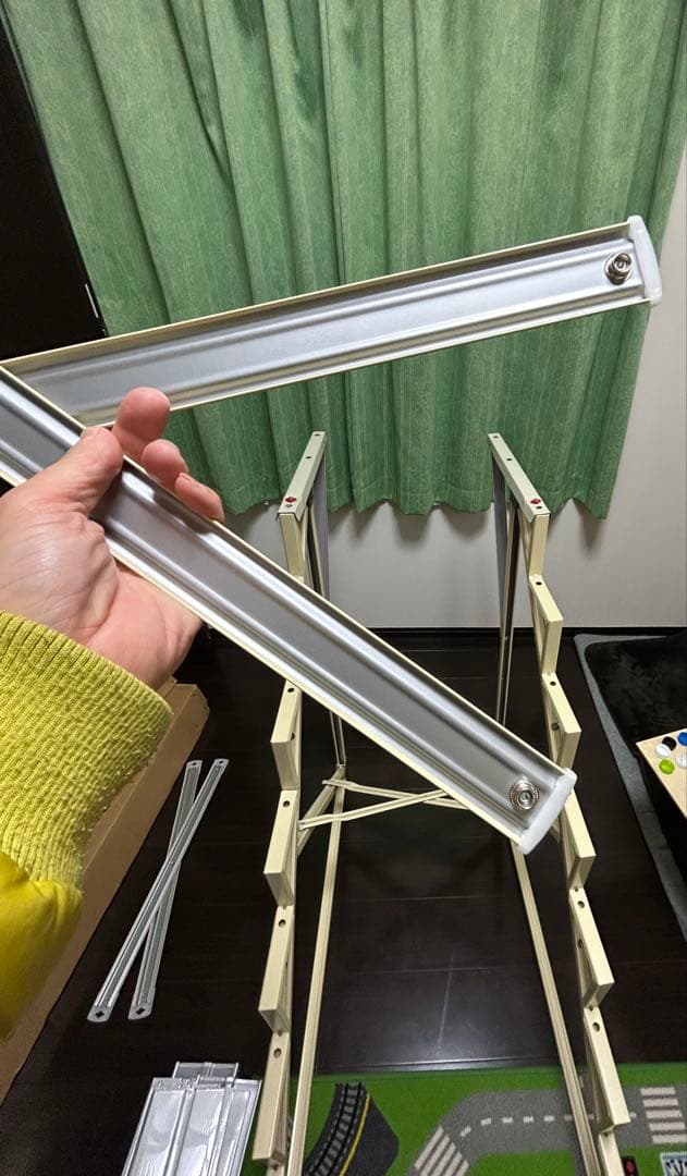 ひな壇 ホワイト 赤い刺繍布付き