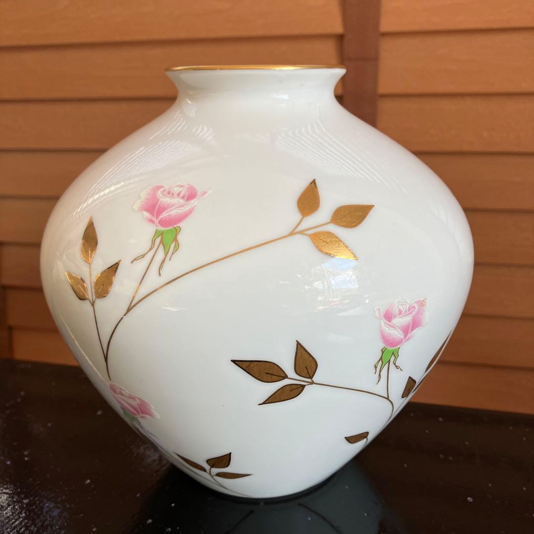 香蘭社 花瓶 薔薇白地金彩 - メルカリ