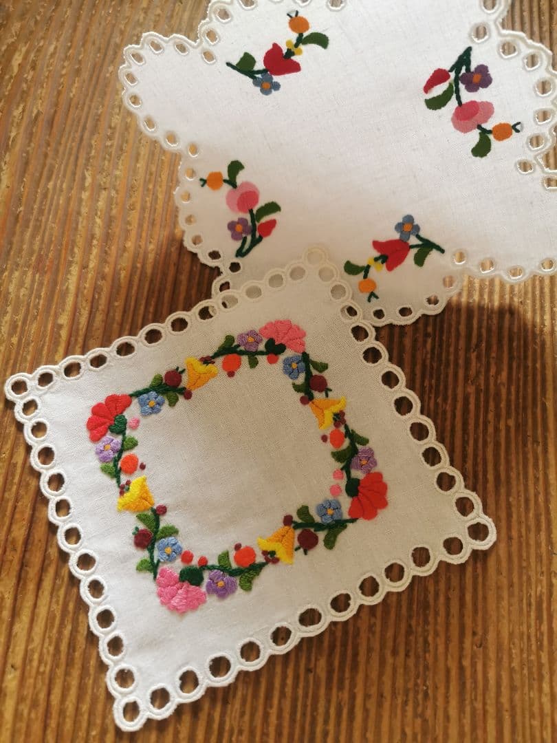 アンティークハンガリーウクライナカロチャ刺繍 スカラップ花型