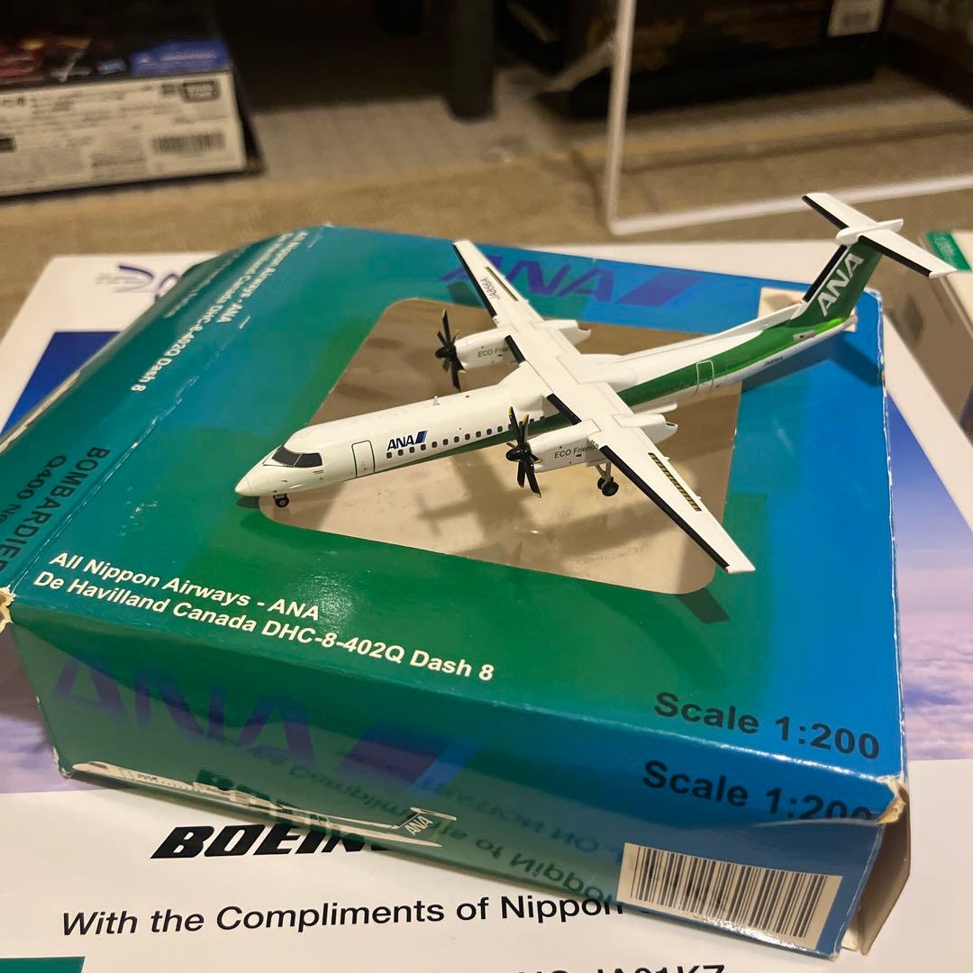 ANA ボンバルディアdash8-Q400 1/200 飛行機模型 ANA ボンバルディアdash8-Q400 1/200 飛行機模型 Amazon.co.jp: 飛行機
