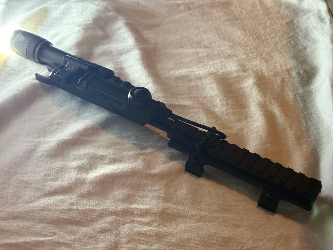 MP5 マウントレール ライト付き