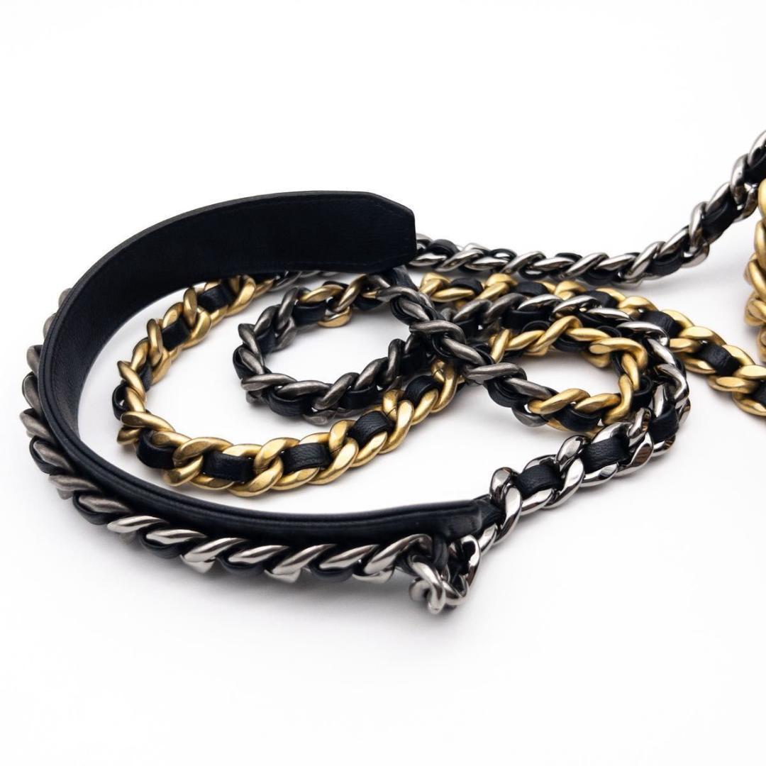 【未使用級】CHANEL 19 ラウンドチェーンショルダーバッグ　レザー