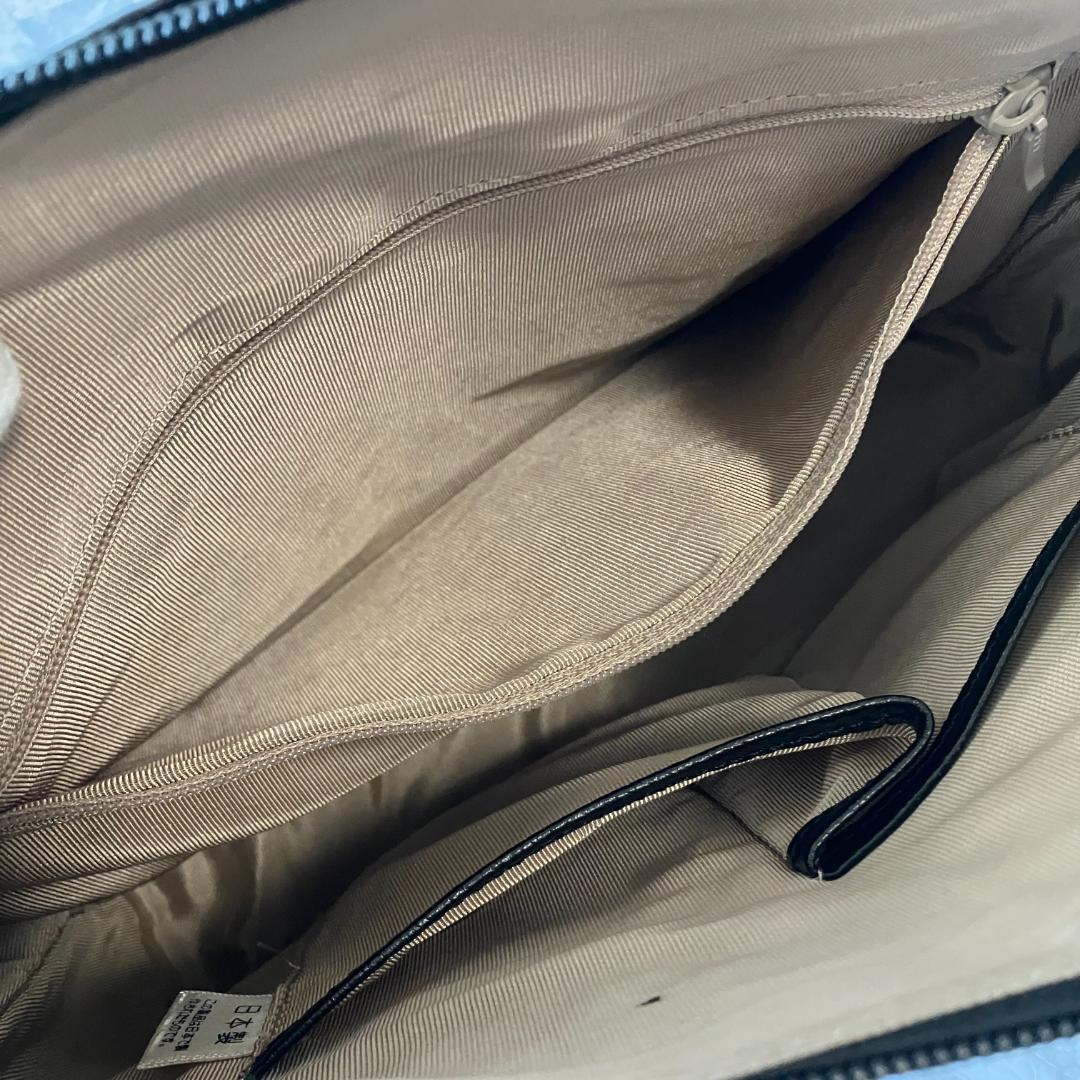 美品◎キタムラ ショルダーバッグ Kメタルロゴ レザー 斜め掛け ブラック