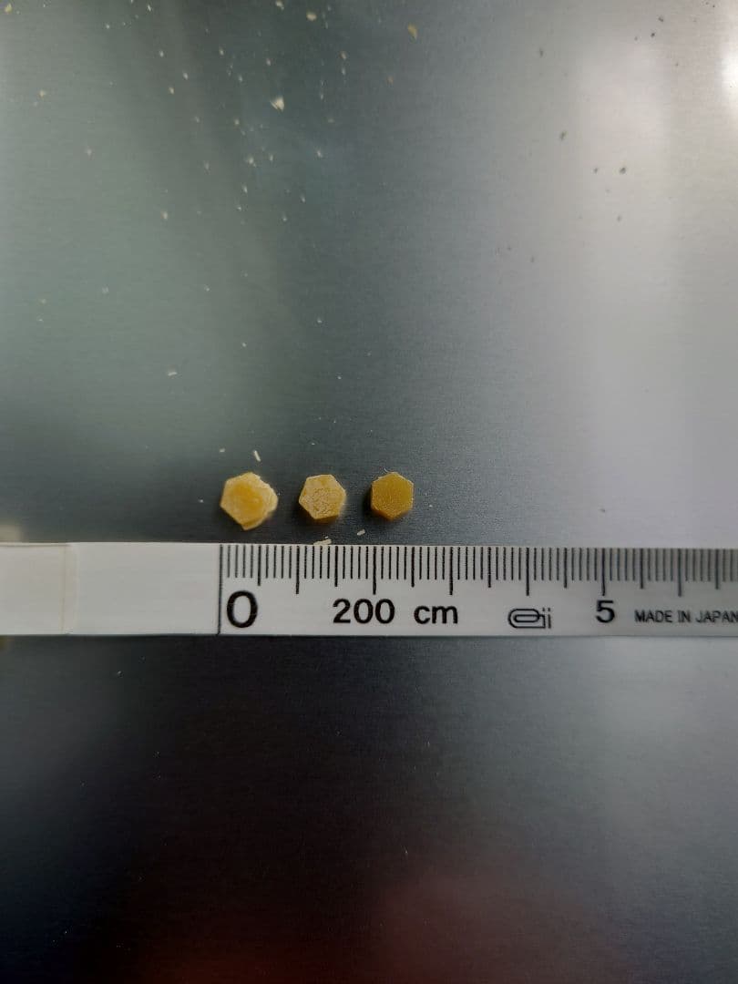 国産天然蜜蝋ミツロウ　2KG 扱いやすいビーズ型