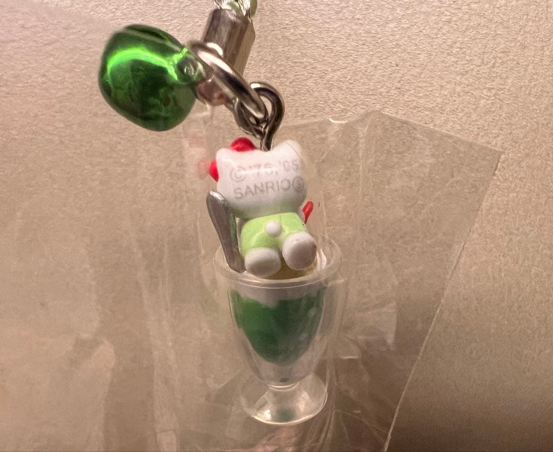 年末限定お値下げ【ご当地キティ】クリームソーダ　根付け　ストラップ