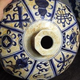 元代青白図梅花瓶