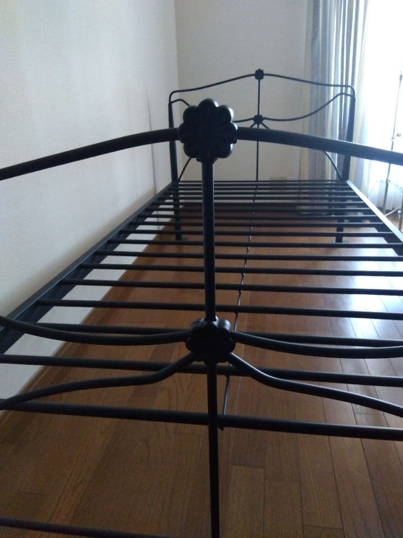 アイアンベッドフレーム　シングル