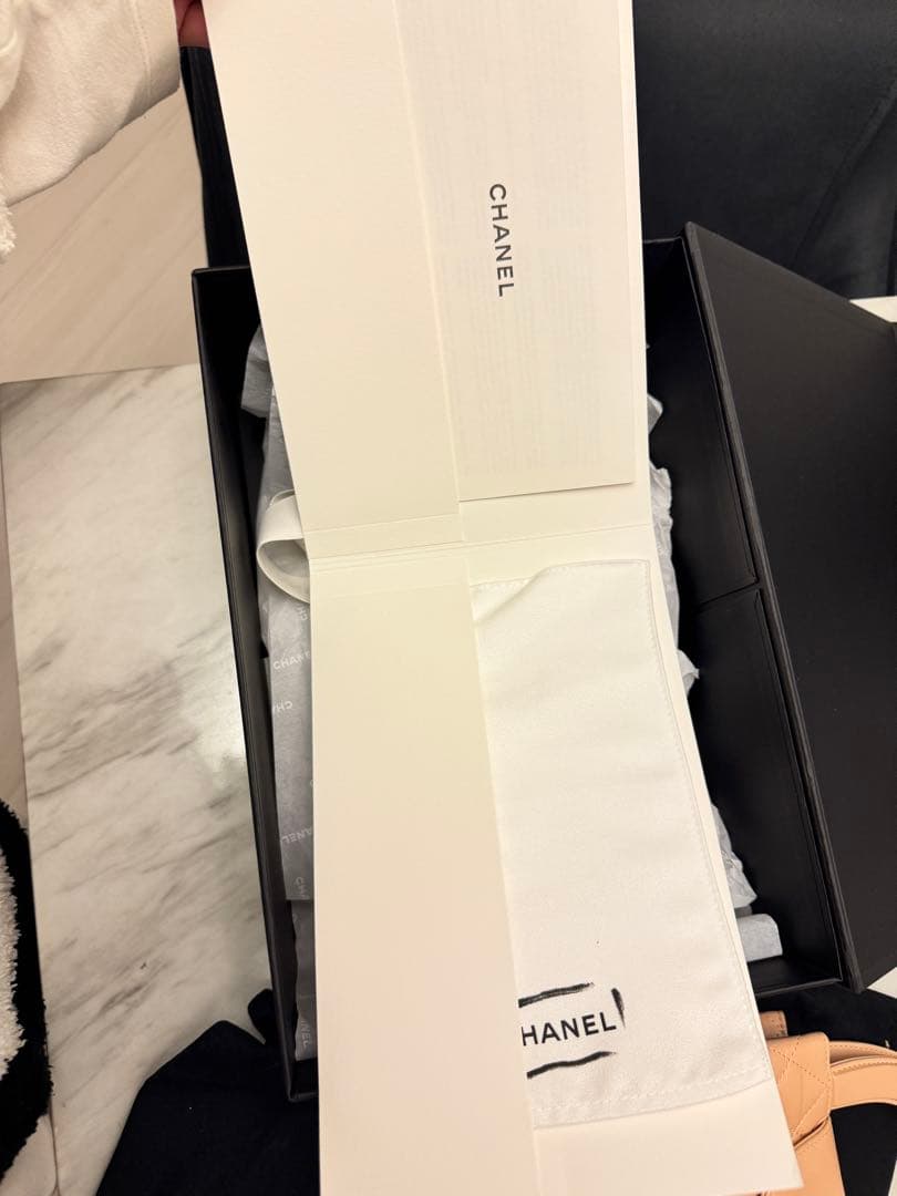 CHANEL ベージュ キルティング ハンドバッグ