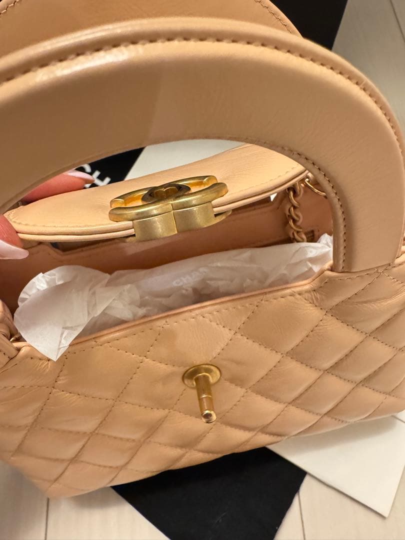 CHANEL ベージュ キルティング ハンドバッグ