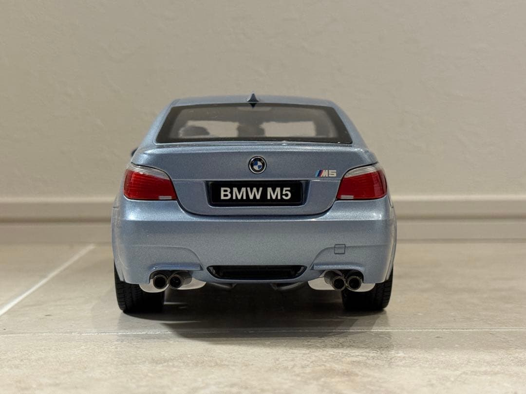 BMW M5 ミニカー ライトブルー　KYOSHO 1:18 E60