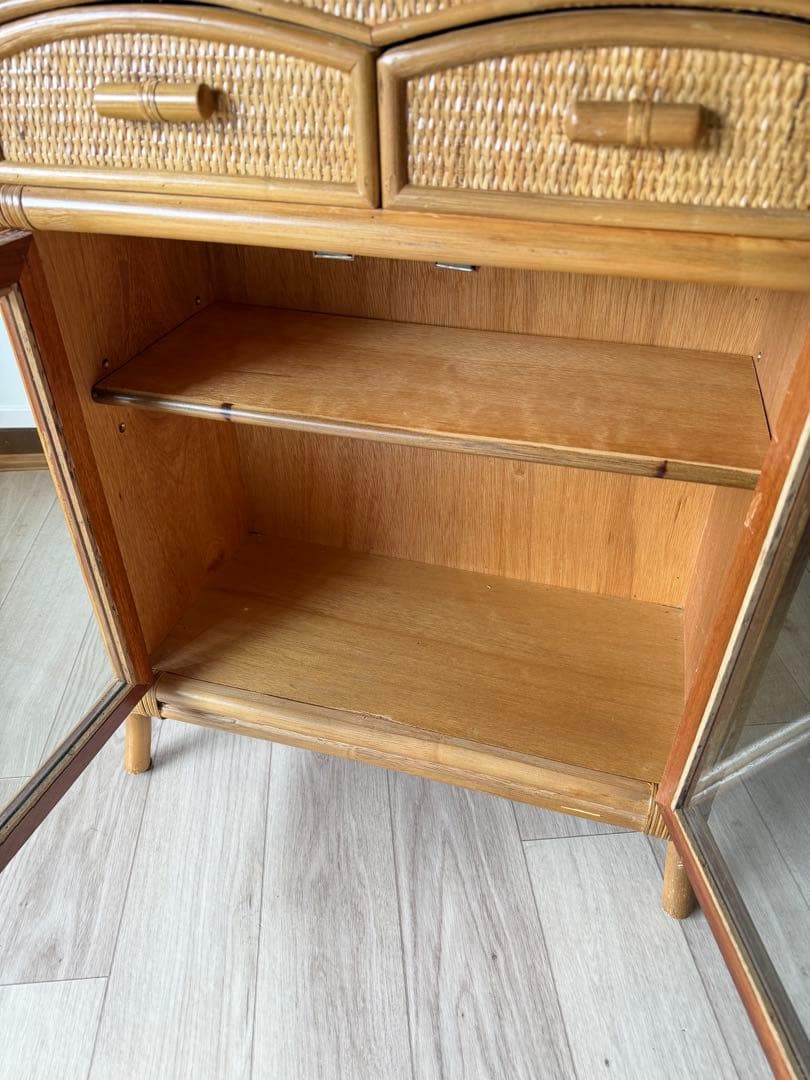 ラタン 籐家具 サイドボードチェスト ヴィンテージ ガラス扉 引き出し