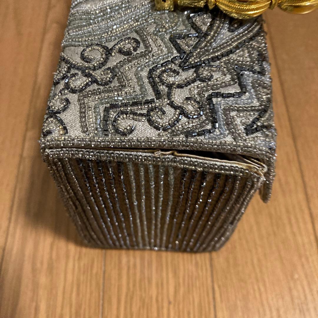 新品未使用シルバービーズ刺繍ハンドバッグ