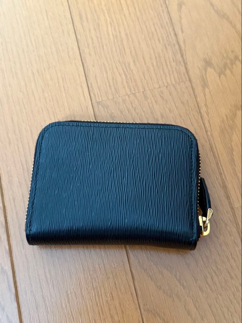 美品　PRADA 小銭入れ　トライアングル　ラウンドファスナー