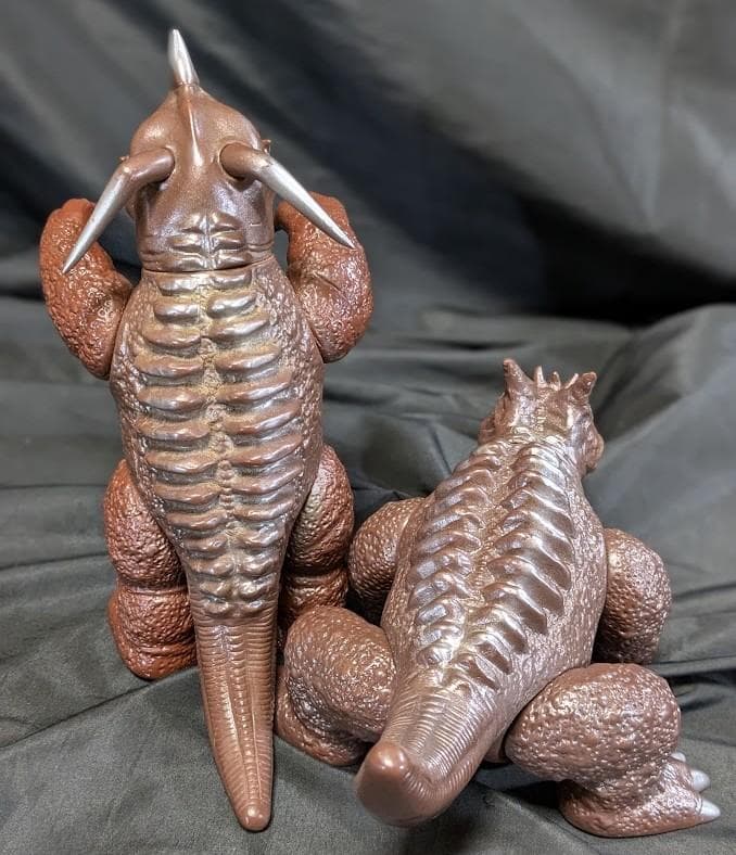 パゴス四足歩行版・ネロンガ（マルサン）ソフビフィギュア2体セット