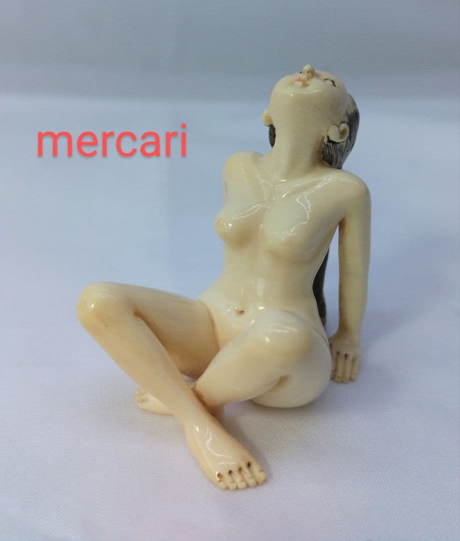 裸婦 根付 ① 紙箱付き