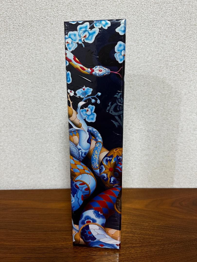 ジョニーウォーカー ブルーラベル、2025年「蛇年」限定ボトル 1本