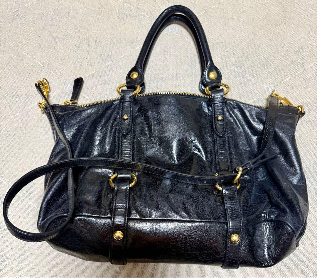 ミュウミュウ￼黒レザーショルダーバッグ ゴールド金具