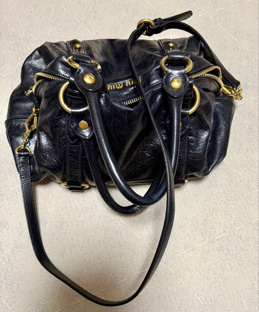 ミュウミュウ￼黒レザーショルダーバッグ ゴールド金具