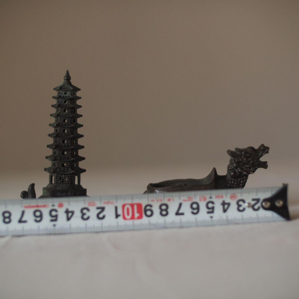 亀と五重塔の金属工芸品 古道具 骨董