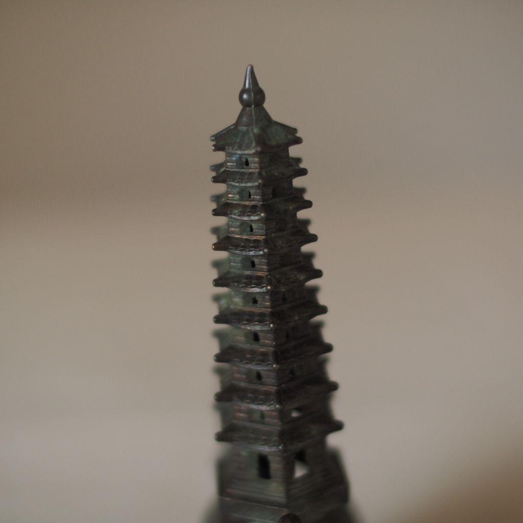 亀と五重塔の金属工芸品 古道具 骨董 - メルカリ