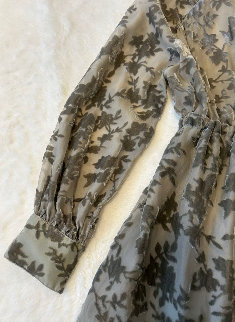 URBANRESEARCH ベロアジャガードVネックワンピース ライトカーキ