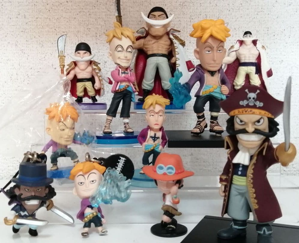 ワンピース④ 白ひげ海賊団等12個 フィギュア・ストラップ マルコ