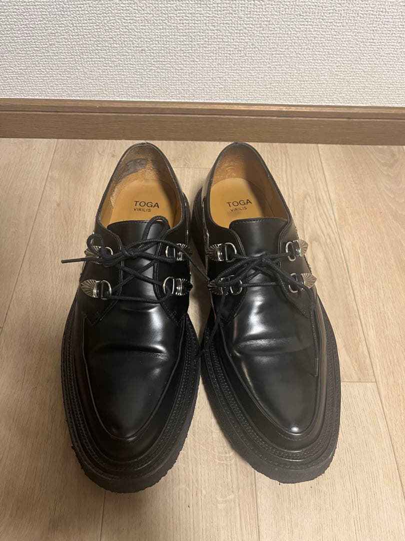 TOGA ブラックレザー ローファー