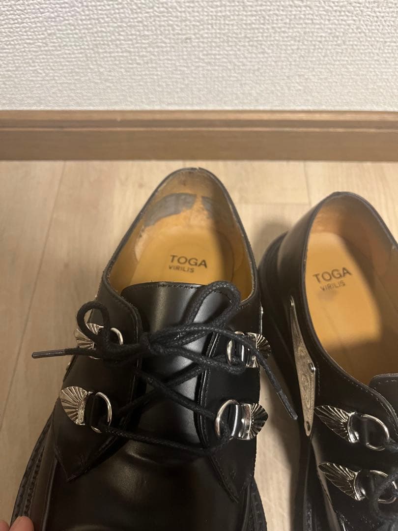 TOGA ブラックレザー ローファー