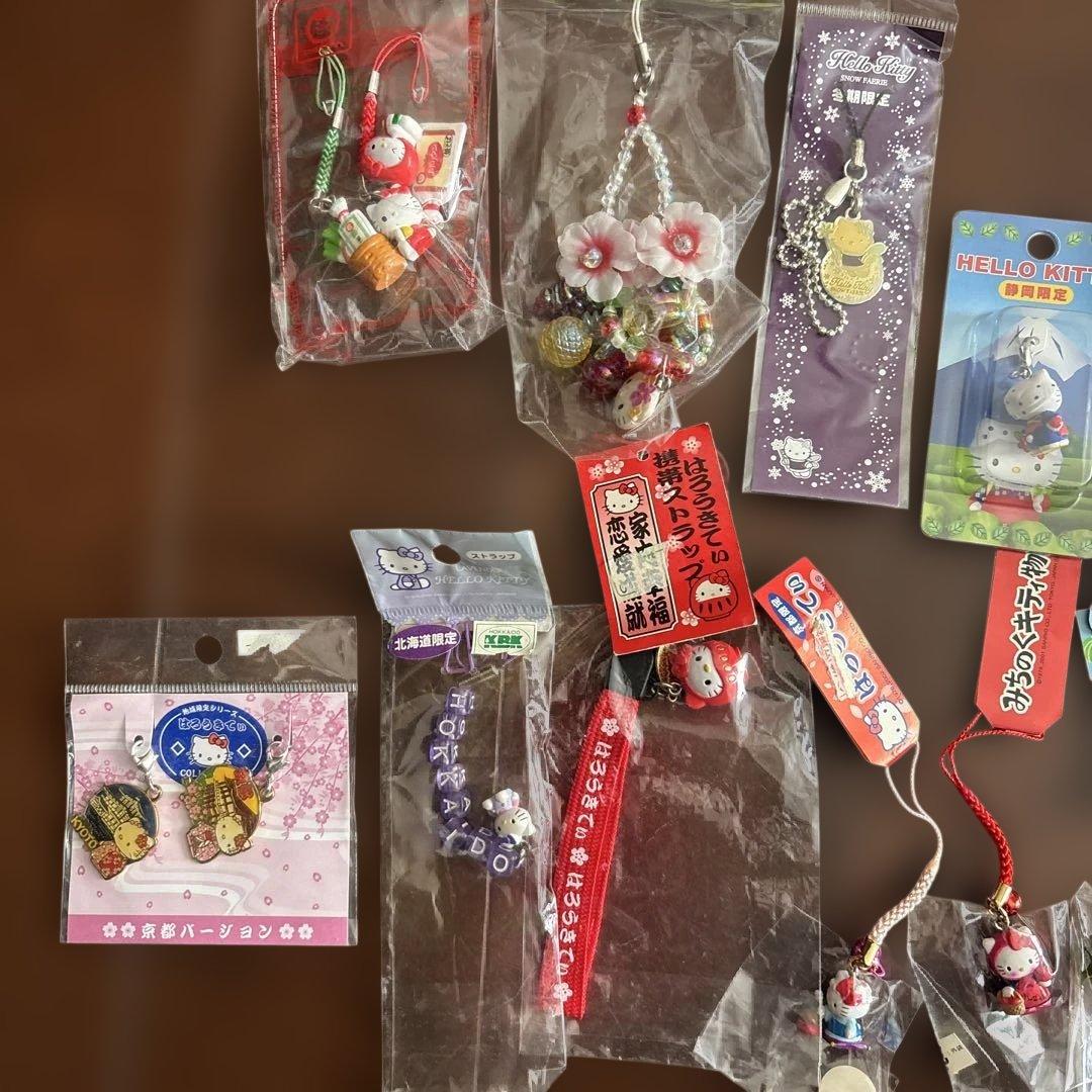 ご当地限定　ハローキティー　ストラップ　34個