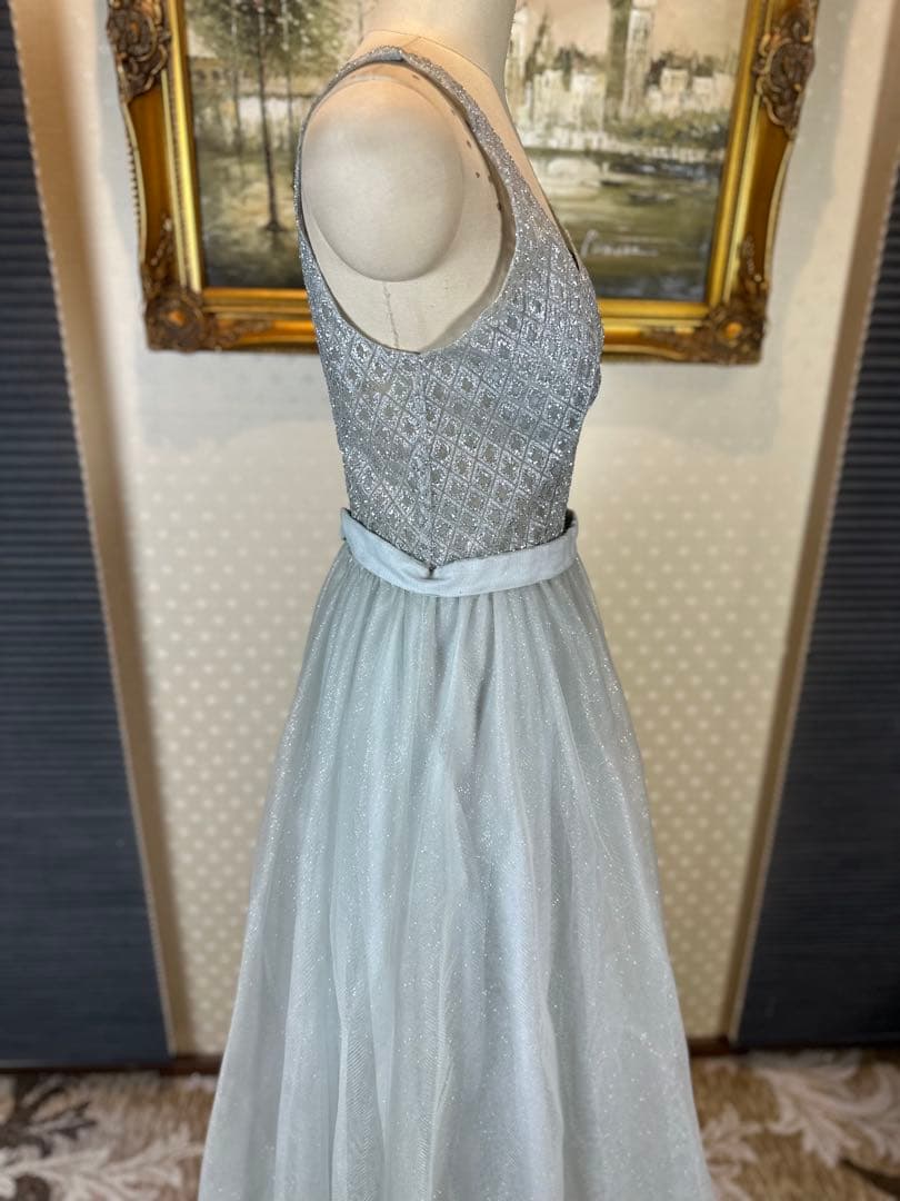 ライトグレー Vネック ビーズ装飾ドレス