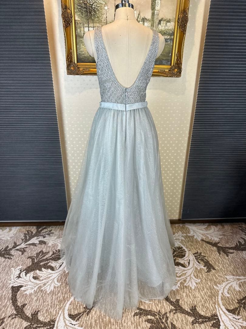 ライトグレー Vネック ビーズ装飾ドレス