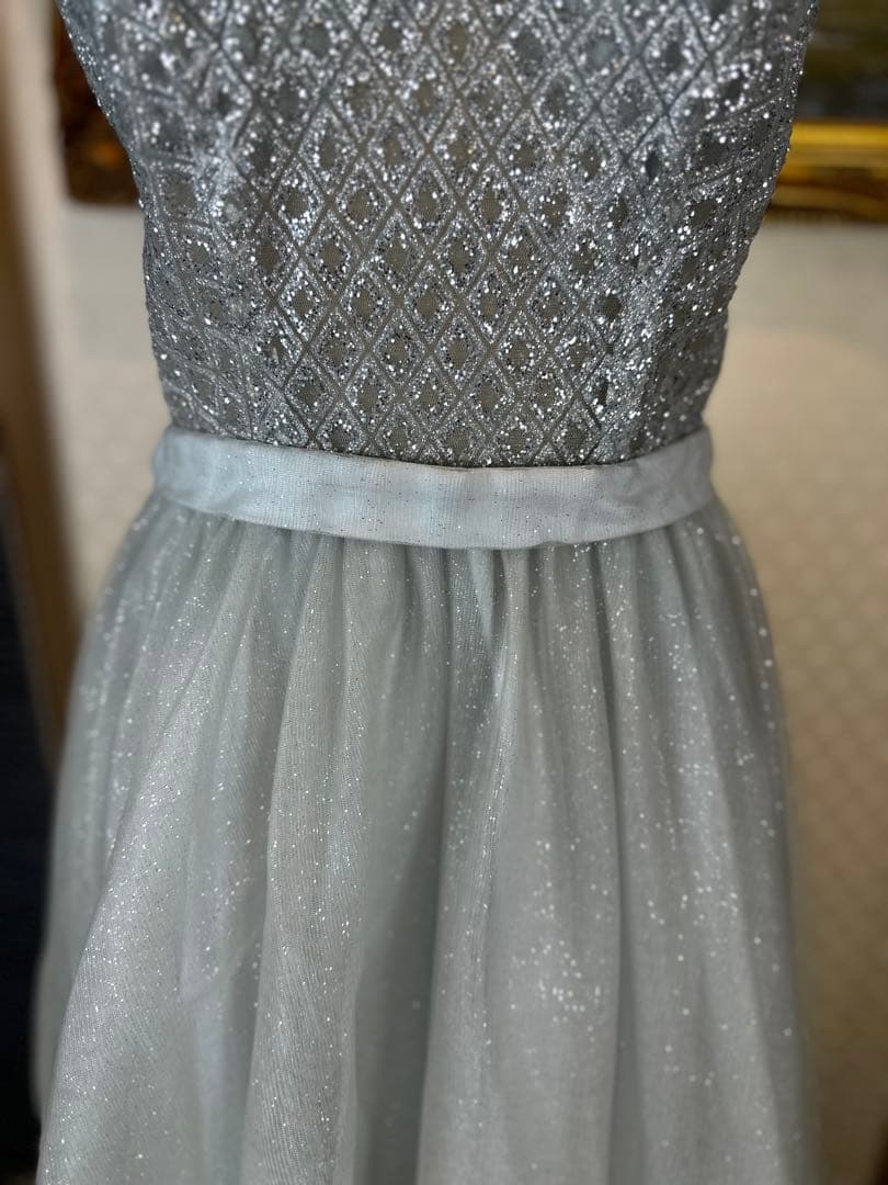 ライトグレー Vネック ビーズ装飾ドレス