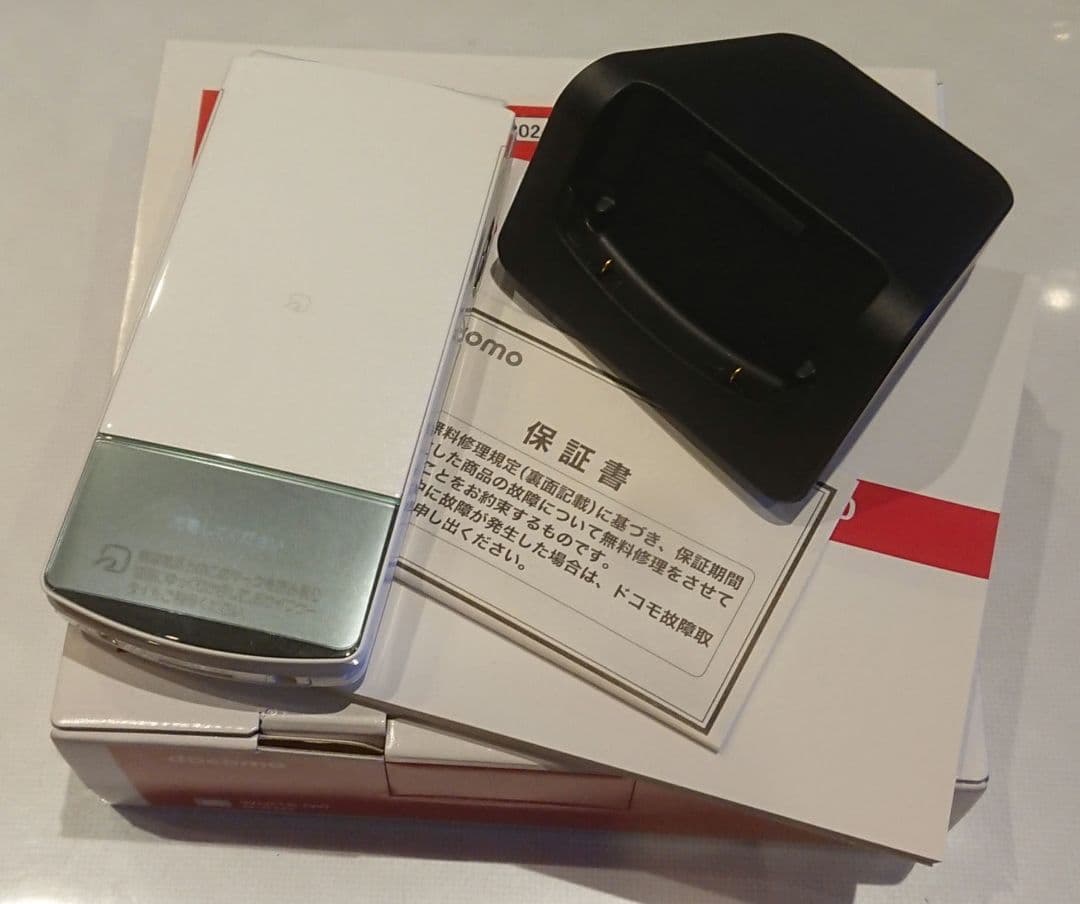 レア 新品 ドコモ docomo N-01G WHITE ホワイト ワンセグ