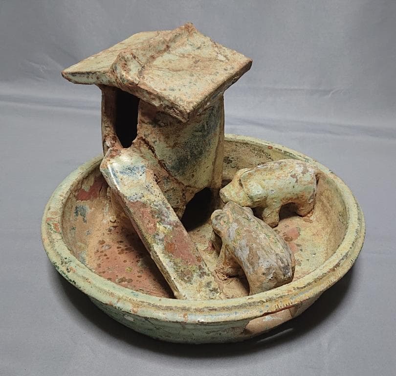 東漢時代　出土品　緑釉銀化陶製猪舎　彩文土器 径27.4㎝