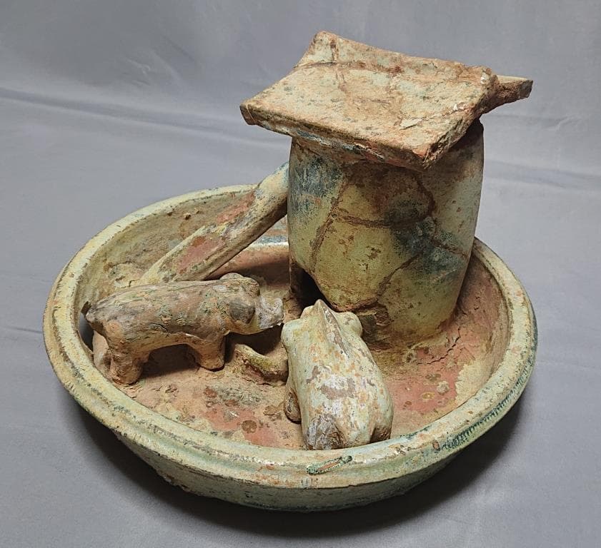 東漢時代 出土品 緑釉銀化陶製猪舎 彩文土器 径27.4㎝