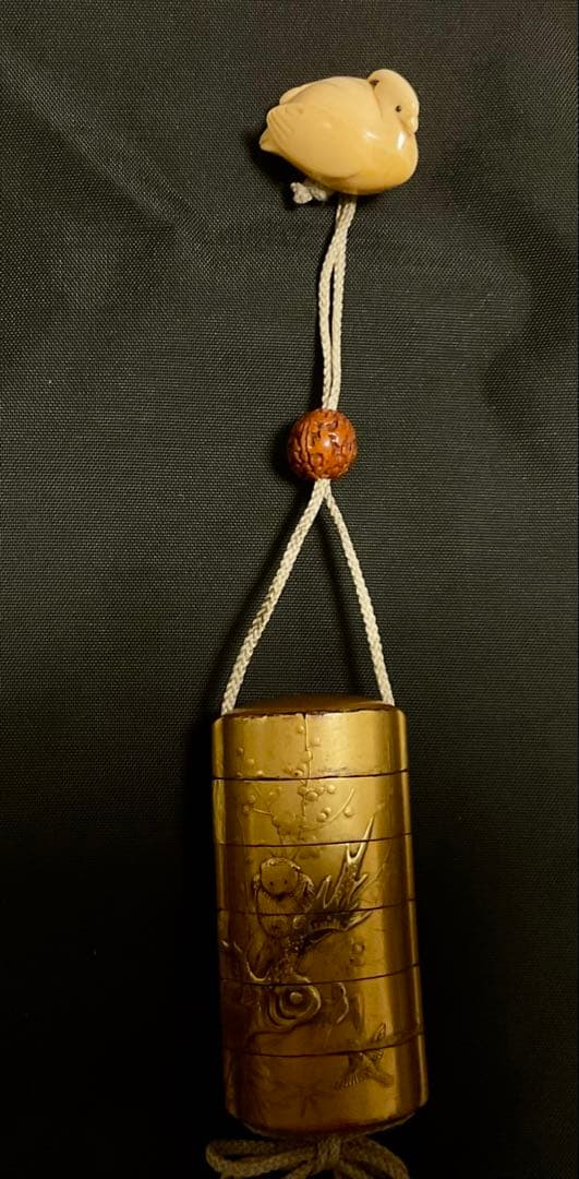 花鳥蒔絵印籠・牙刻鳥根付・箱・座布団付 花鳥蒔絵印籠・牙刻鳥根付