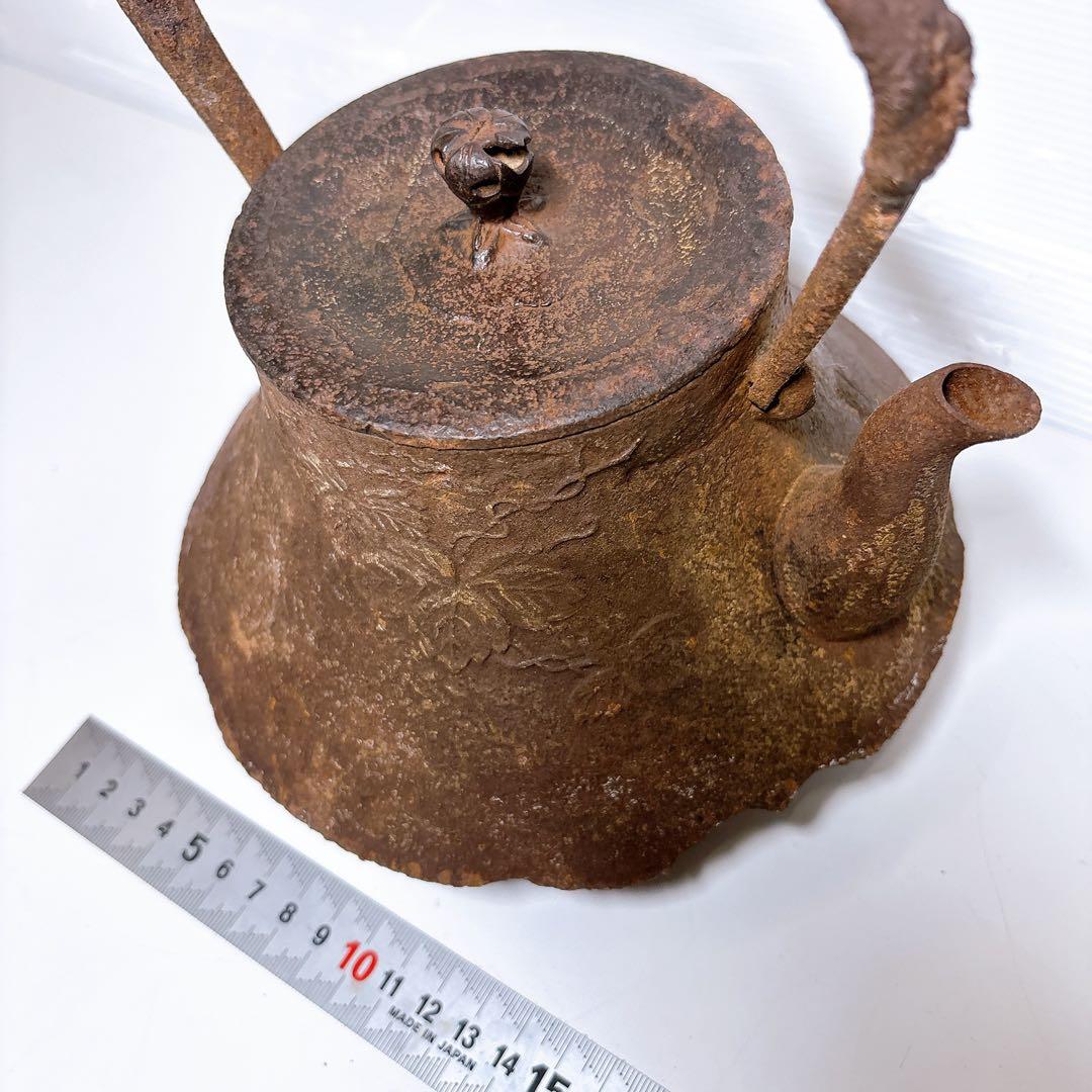 骨董品 南部有坂造 富士形鉄瓶 花草絵図 南部鉄瓶 南部鉄器 在銘