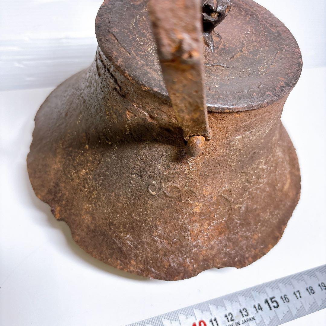 骨董品 南部有坂造 富士形鉄瓶 花草絵図 南部鉄瓶 南部鉄器 在銘