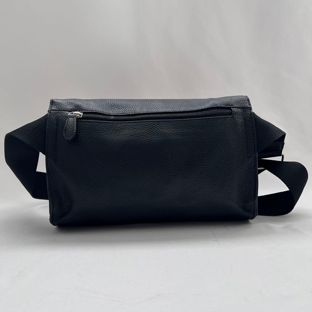 イアパピヨネ ワイドテープ ショルダーバッグスタッズ ブラック