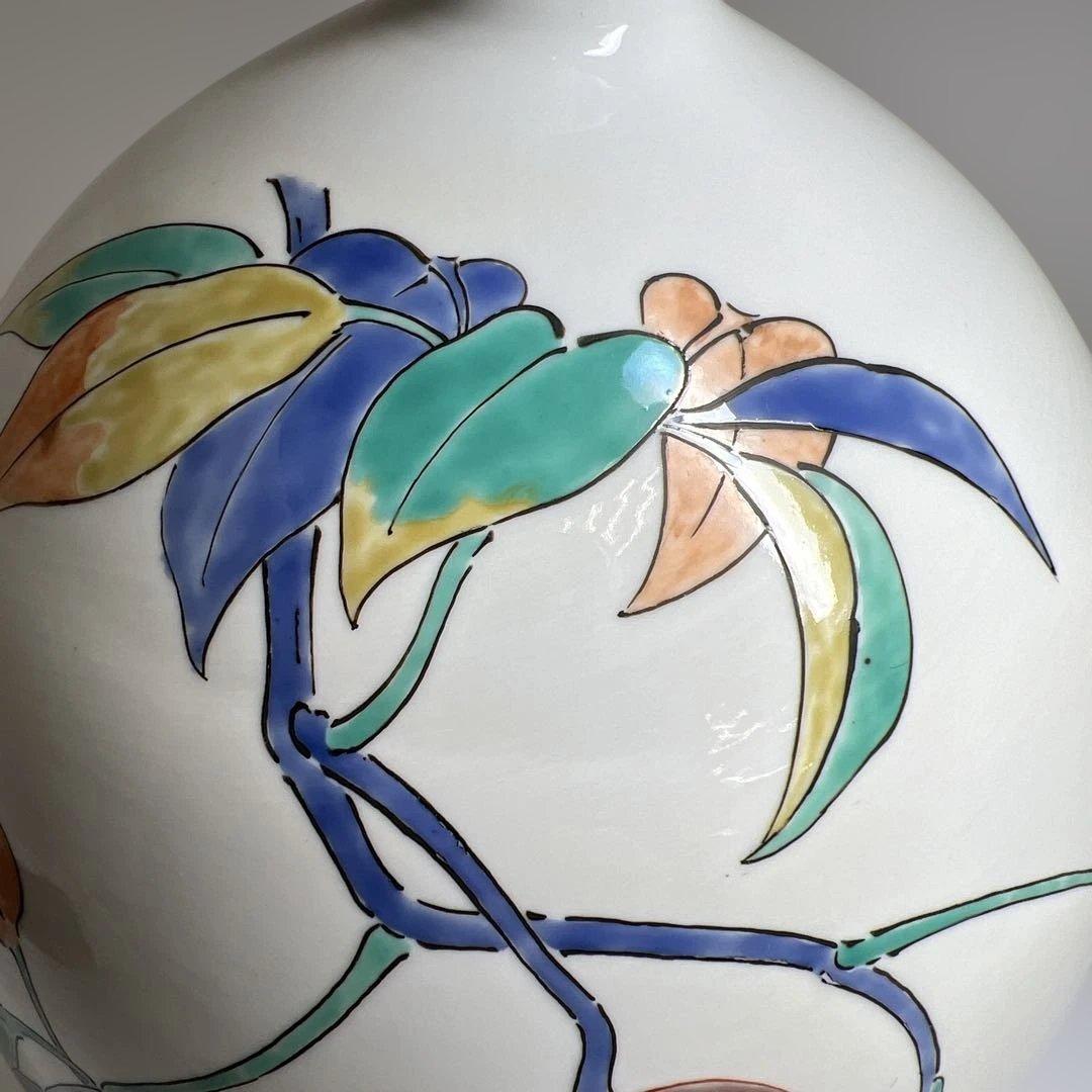 酒井田柿右衛門 濁手本作あけび文花瓶 高さ約25.5㎝ 東Y7-1006☆2F