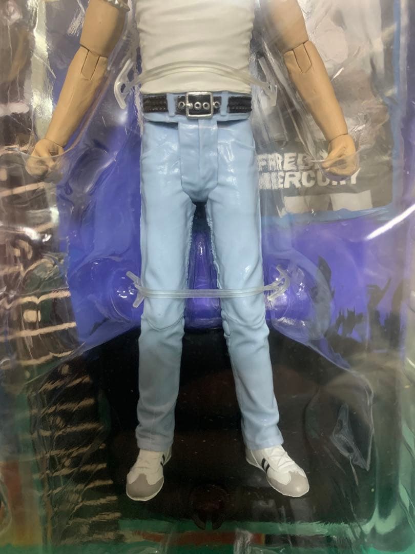 FREDDIE MERCURY フレディ　マーキュリー　フィギュア