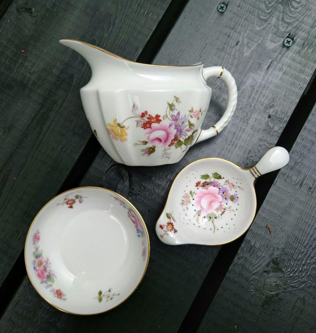 ロイヤル・クラウンダービー ボーンチャイナ ティストレーナー＆ミルク