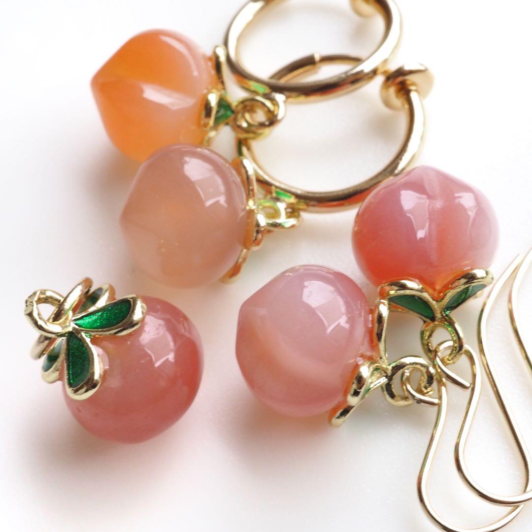 ほぅ様専用】ピーチカルセドニーの桃彫刻イヤリング