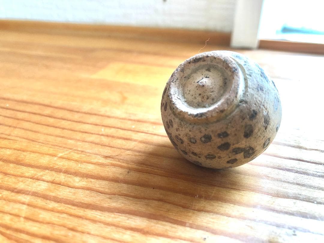 【タイ・骨董・出土品】宋胡録（スンコロク）白釉斑紋小壺（1301年~1600年）