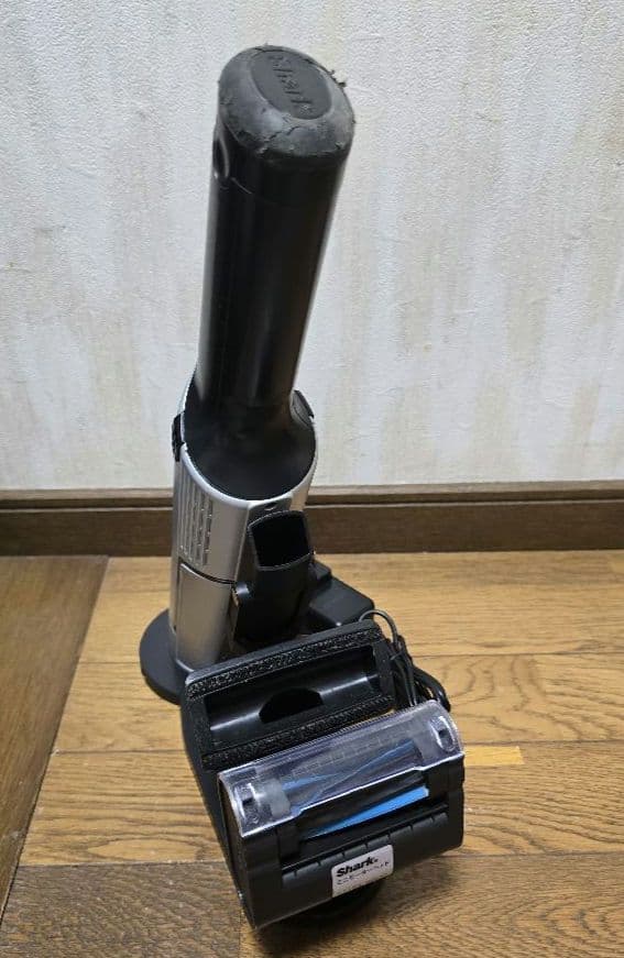 Shark 充電器式ハンディークリーナー - メルカリ