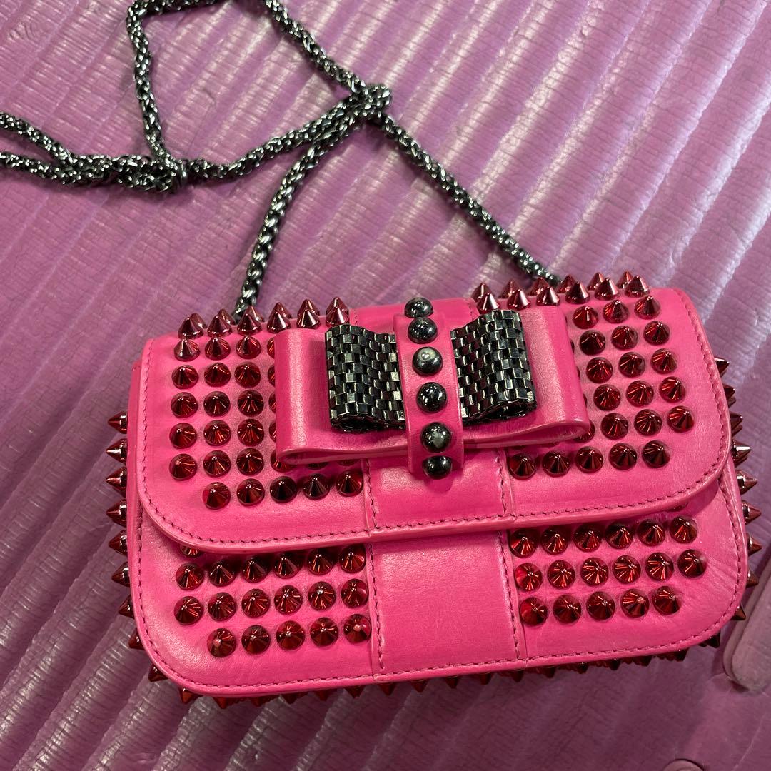 ルブタン　スタッズ付きピンクパーティーバッグ