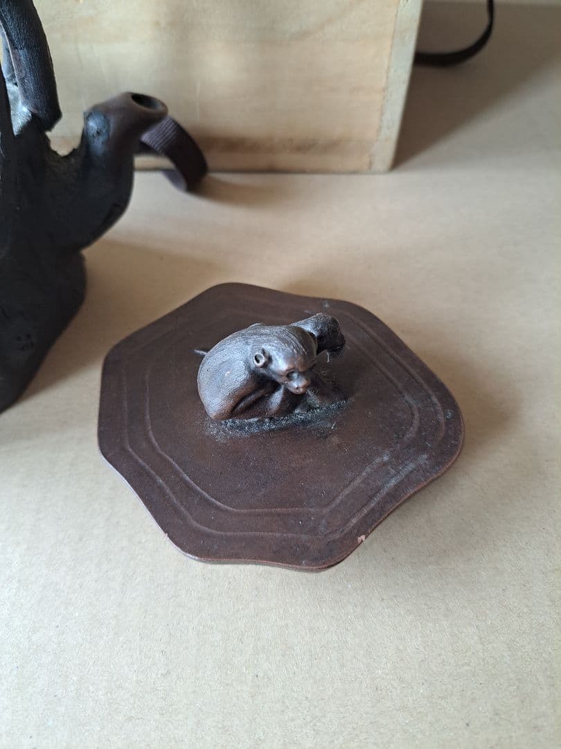 古い中国茶器 5匹の猿と切り株