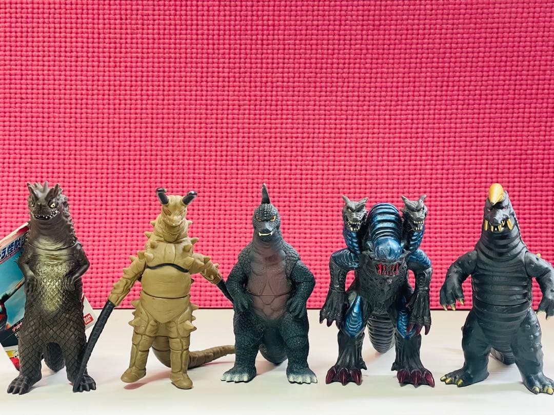 ❁在庫一掃SALE❁ 怪獣シリーズ61体＋おまけ1体付き ソフビ まとめ